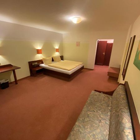 Hotel Goldener Loewe 졸렌로다 외부 사진